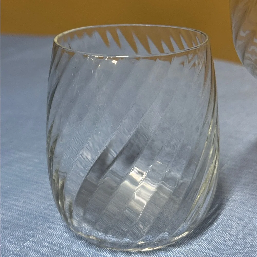 Clear Twisted Glass Vase - Home Kitchen